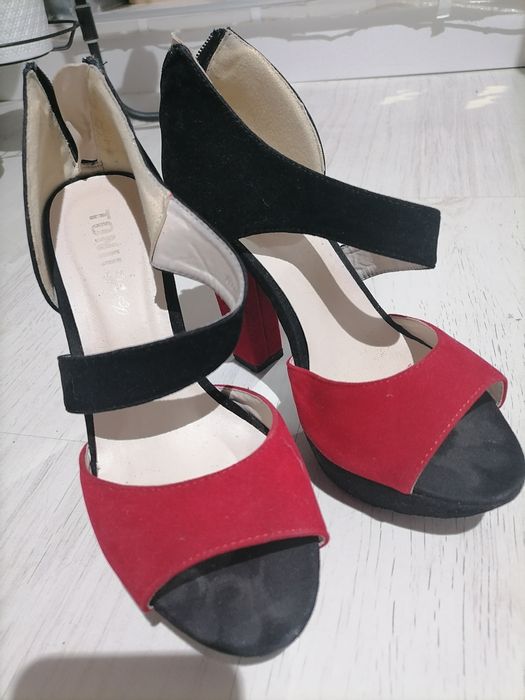 Sandale catifea cu toc