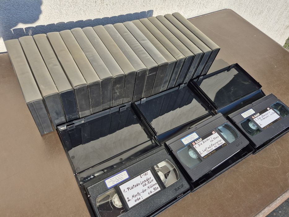 Vând Lot 21 casete video originale BASF de  180 minute cu filme diferite genuri