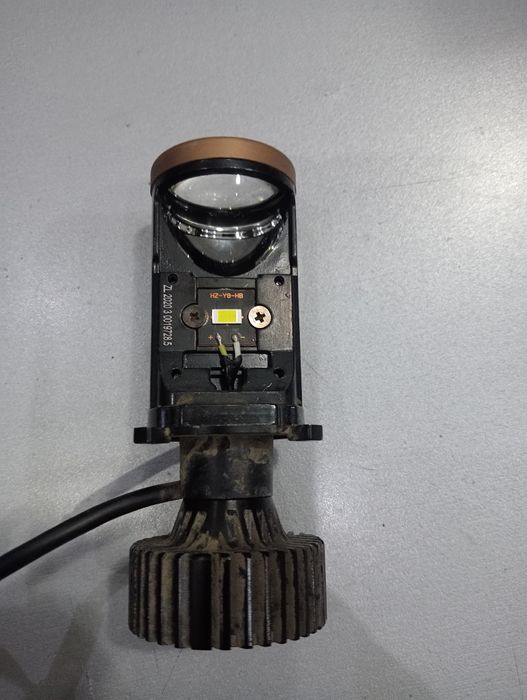 LED лампа H 4 срочно.