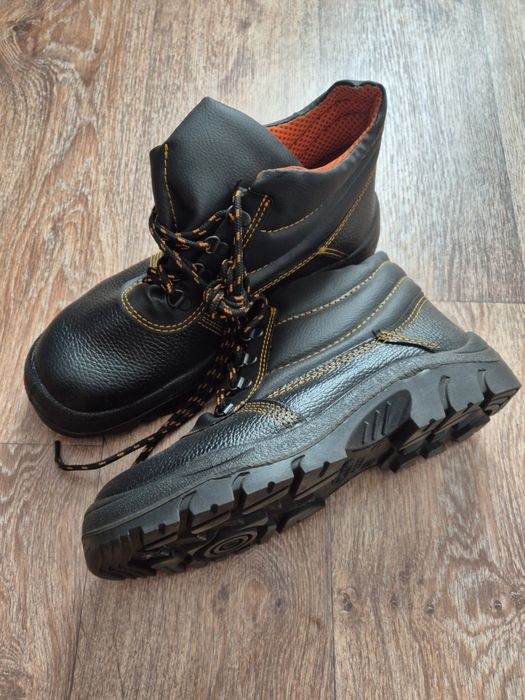 Ботинки рабочие.