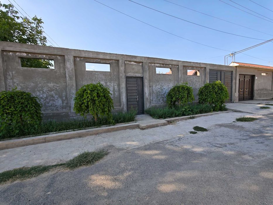 Uchqahramon G'ishtko'prikda hovli sotiladi
