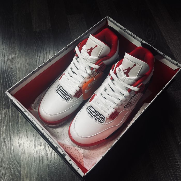 Jordan 4 Retro Fire Red