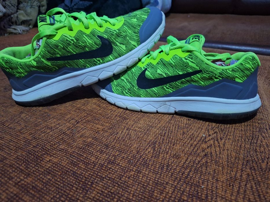 Adidasi Nike sport