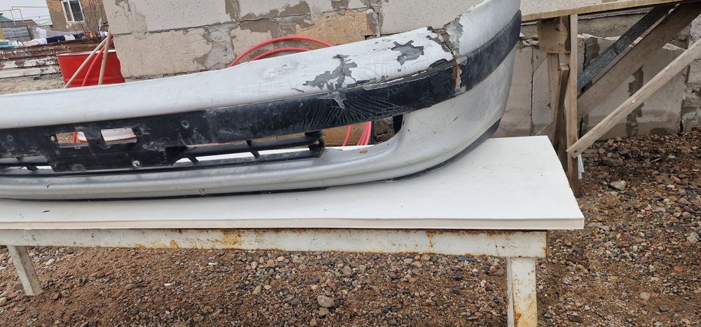 Бампер на тойота Карина Е