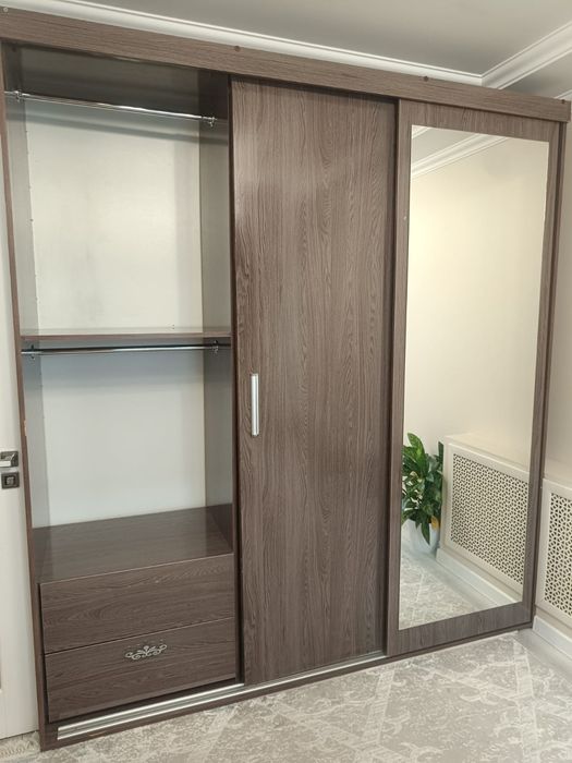 Шкаф плательный для спальни