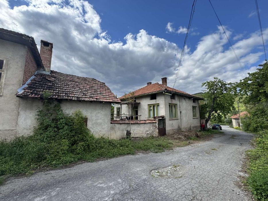 Къща в село Драговищица