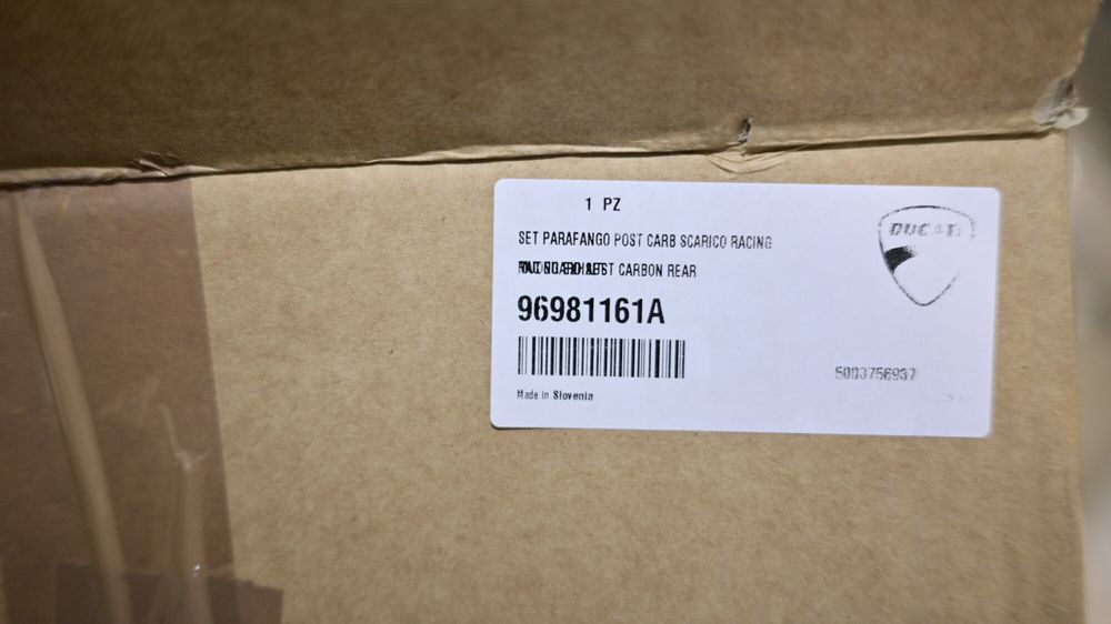 Aparatoare Aripa noroi spate din carbon Ducati Performance Panigale