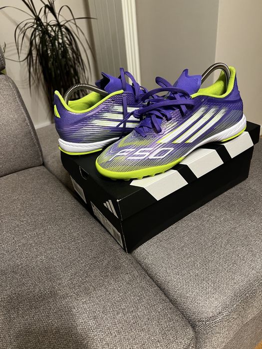 Adidasi adidas fotbal