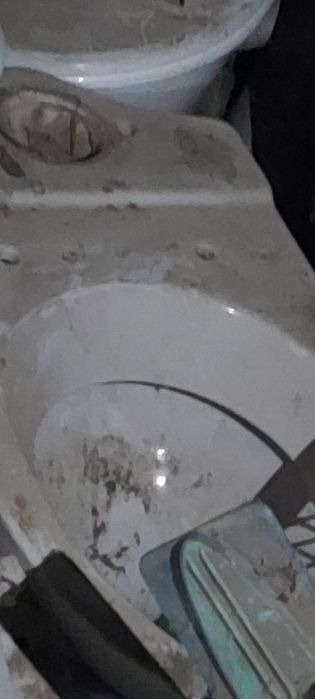 Продам унитазы без бачка.