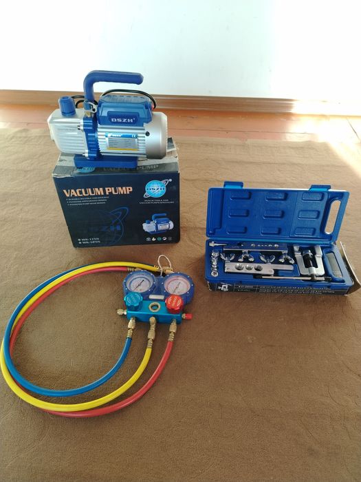 Вакуумный мотор и манометр.