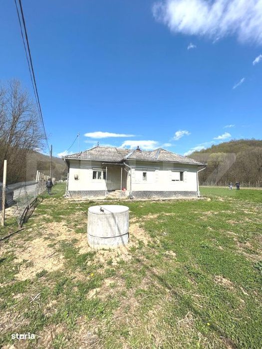 Casa de vanzare, 2 camere, 79 mp - Valea Garboului