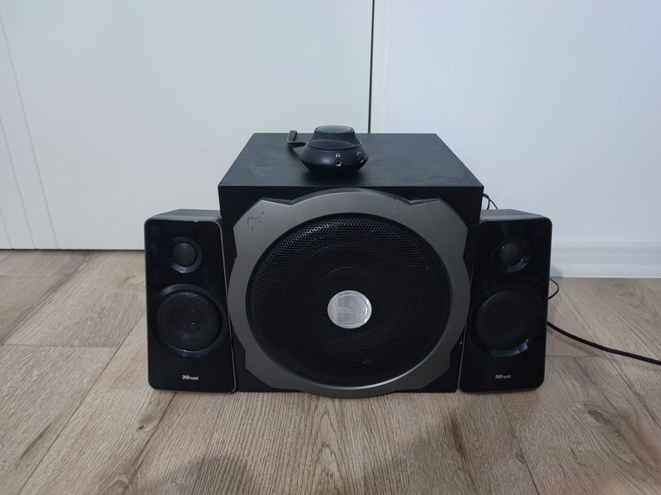 Subwoofer Trust si 2 sateliti