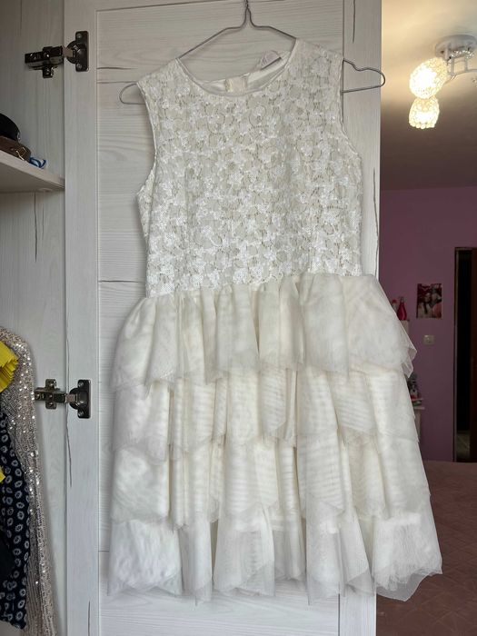 Страхотни момичешки рокли за различни поводи