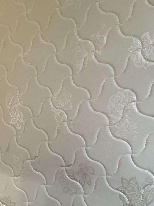 Матрасы.средней мягкости,на пружиной основе