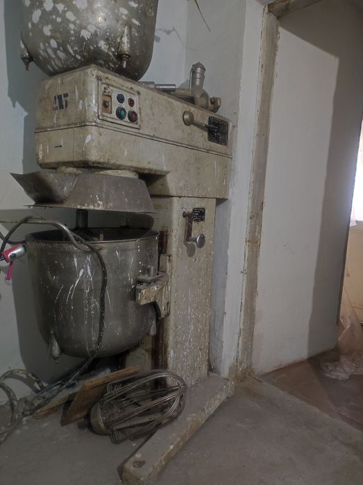 Взбивалка тестомес с тремя режимами работы