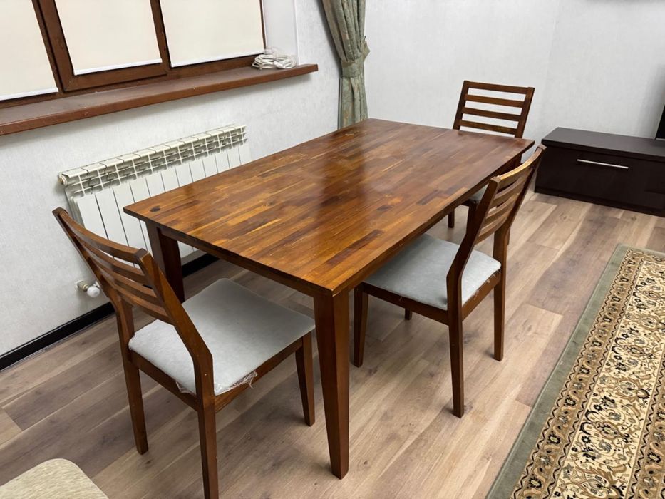 Стол и стулья для кухни