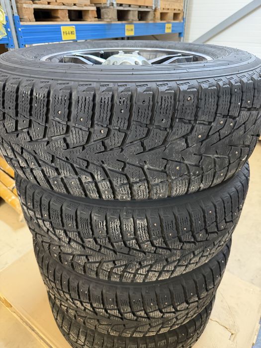 Продам диски R17 с зимней резиной MAXXIS