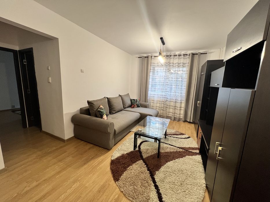 Inchiriez apartament 3 camere, zona Lipovei