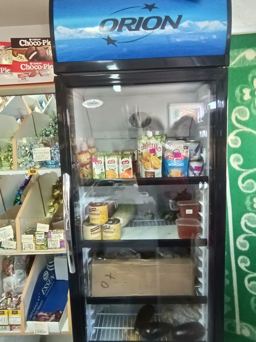 Продам холодильную витрину