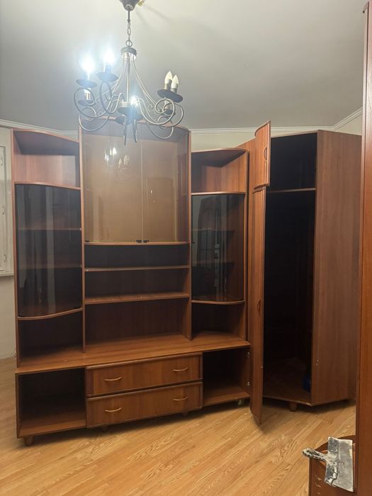 Стенка и кухонный шкаф