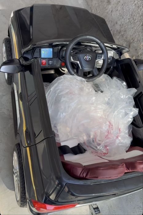 Toyota Land Cruiser 300 детская машина с пультом, электромобиль