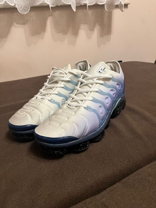 Обувки - 44 номер , са всички който  има интерес може да ми пише