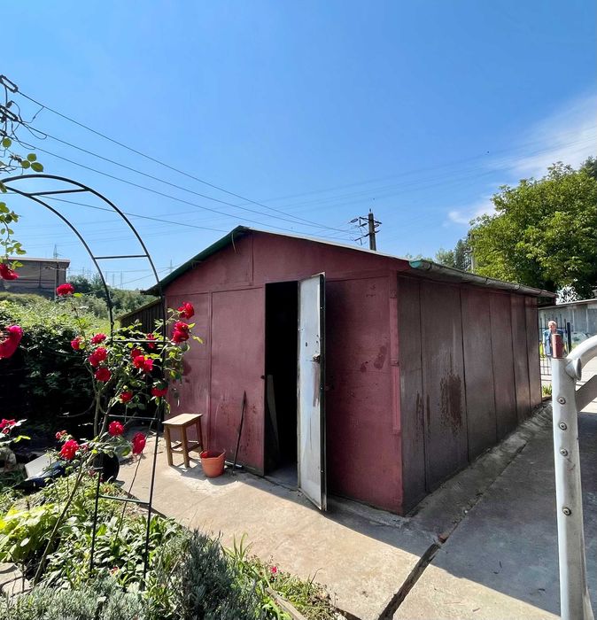 Garaj demontabil cu ridicare personala