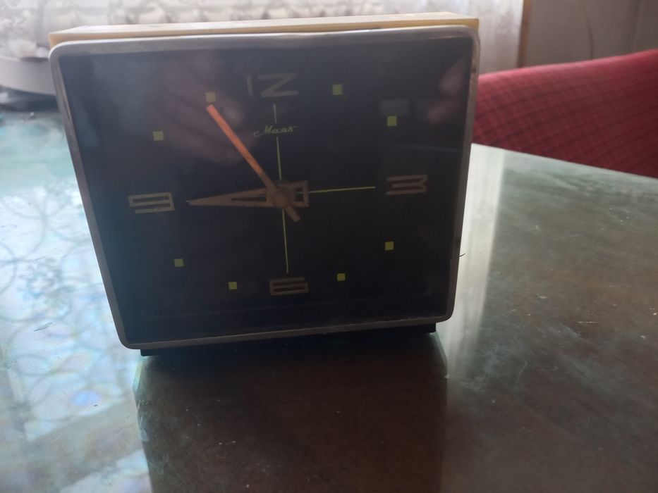 Часы настоттольные