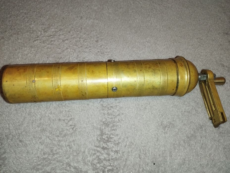 Mașina  manuala de măcinat cafea