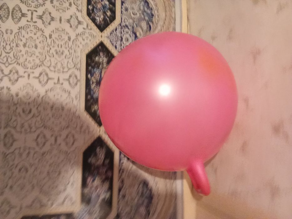 Продам два больших мяча б/у.