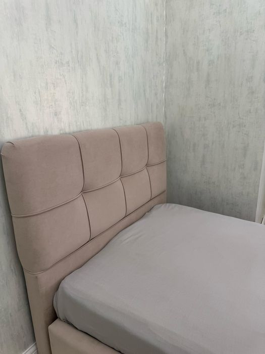 Кровать односпальная б/у