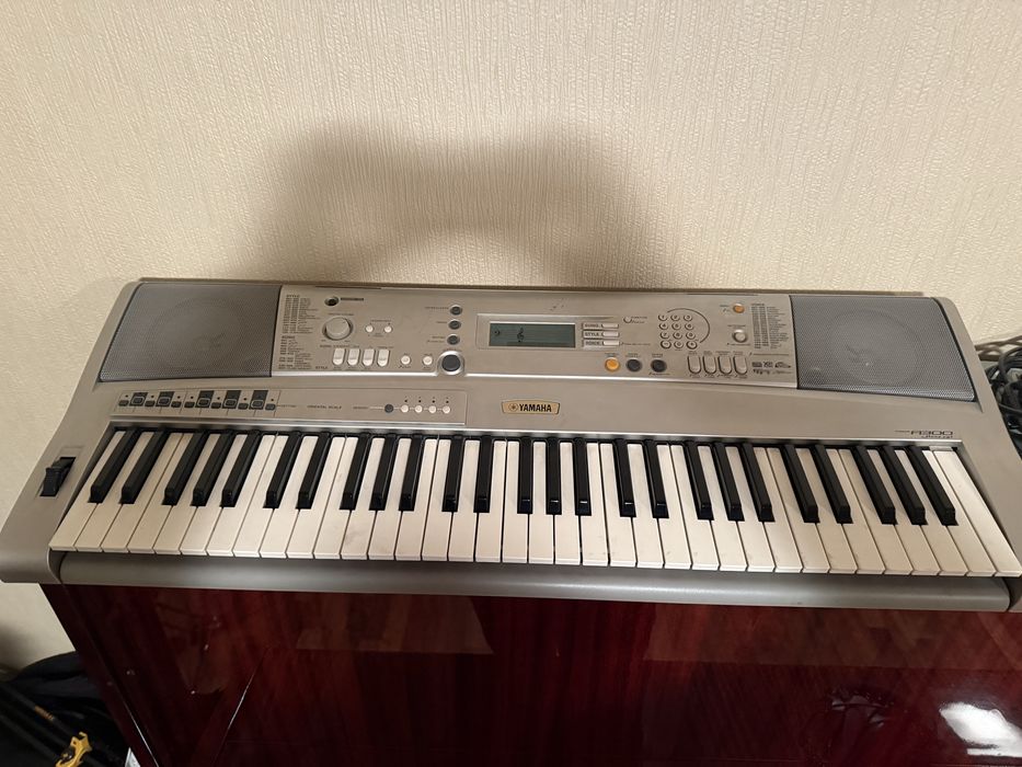 Продам синтезатор Yamaha и midi клавишы