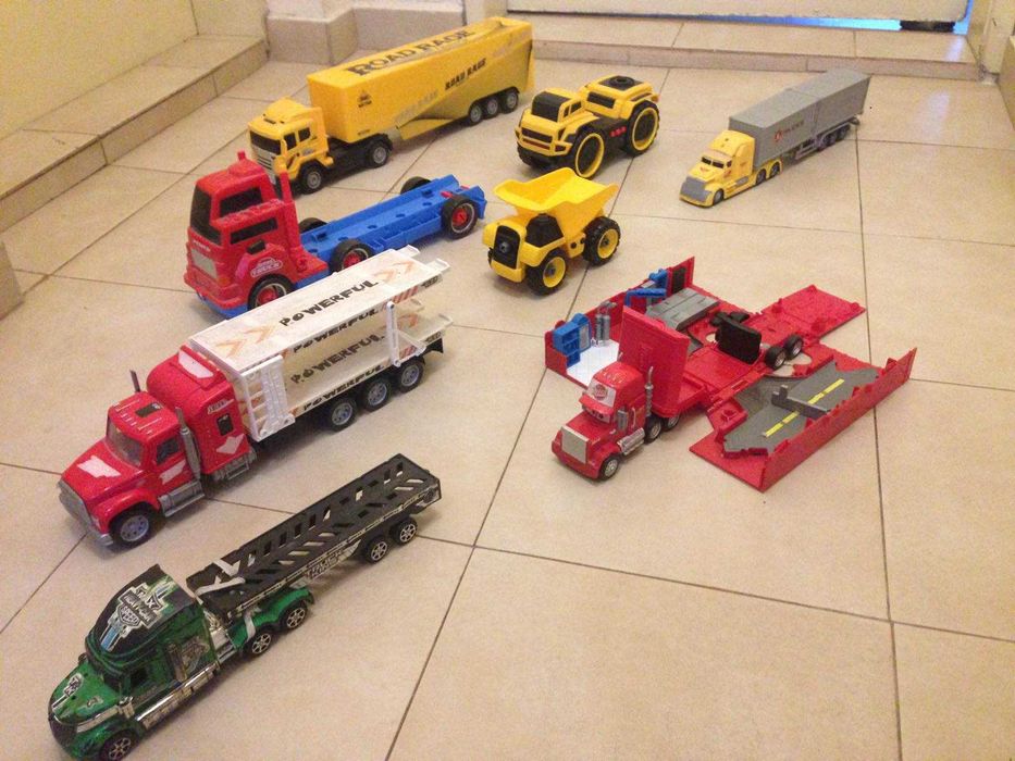 Различни играчки, колички