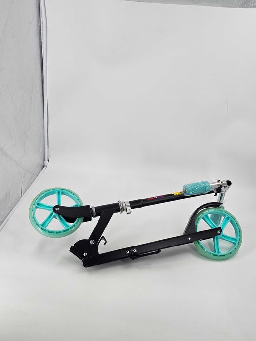 Детска тротинетка скутер scooter сгъваема черно синьо жълто играчки