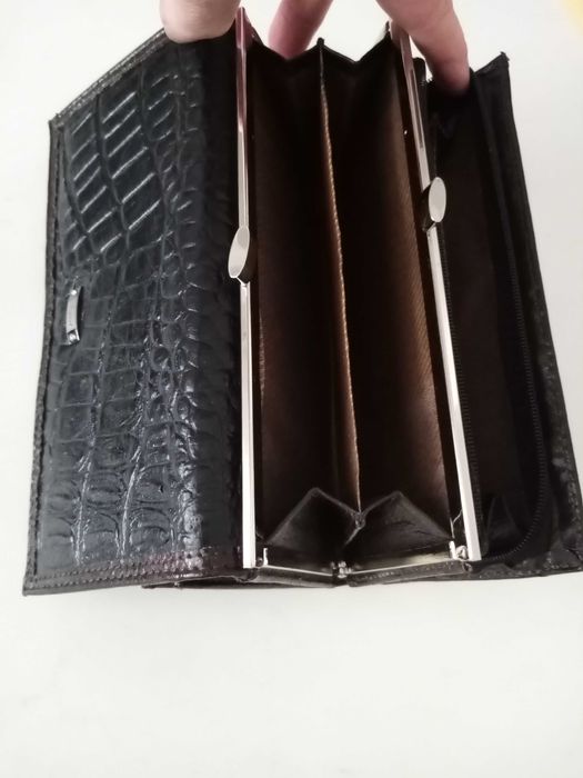 Нови дамски портмонета и нов кожен ключодържател.