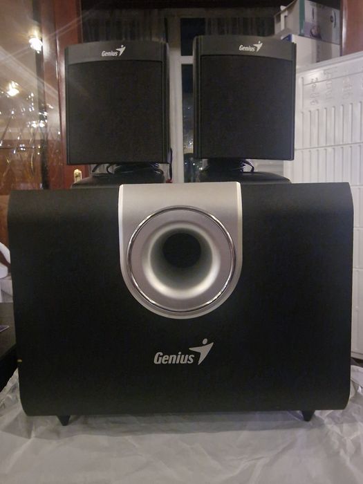 GENIUS савбуфер и две колонки