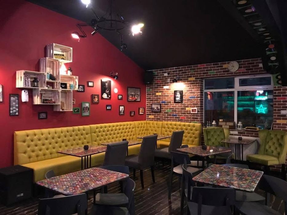 Blaturi  mese din rasina epoxidica cu capace de bere