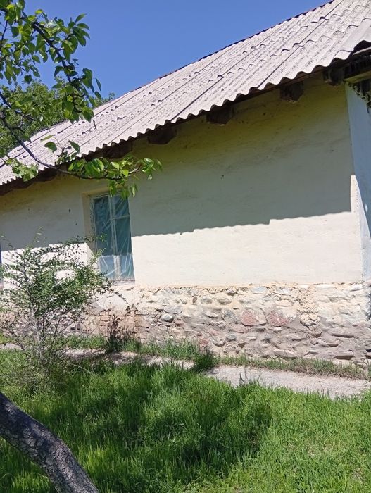 Продается дачный участок в городе Газалкент7,600 соток. Бассейн, сад,