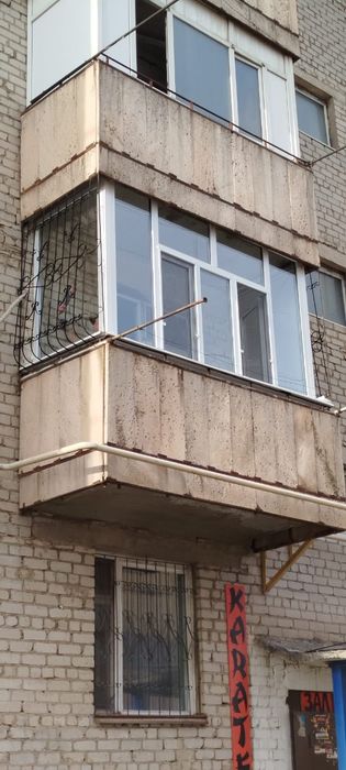 Окна, балконы, витражи