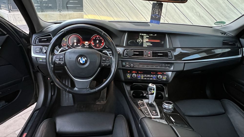 BMW Seria 5 520d xDrive F11 - Euro 6, foarte dotat, keyless go, panoramic, Harman Kardon