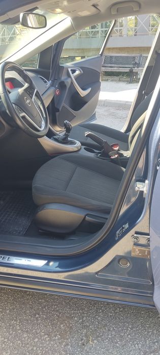 Опел Астра J 2010 год 1,7 СДТИ