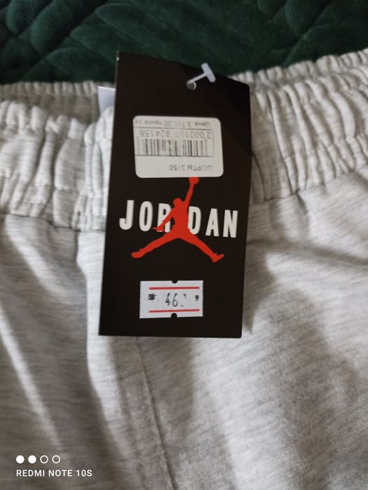 Продам шорты размер  46