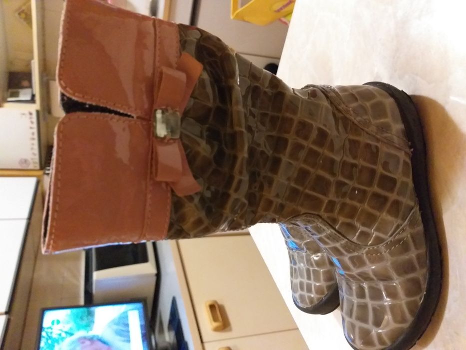 Детски лачени ботуши