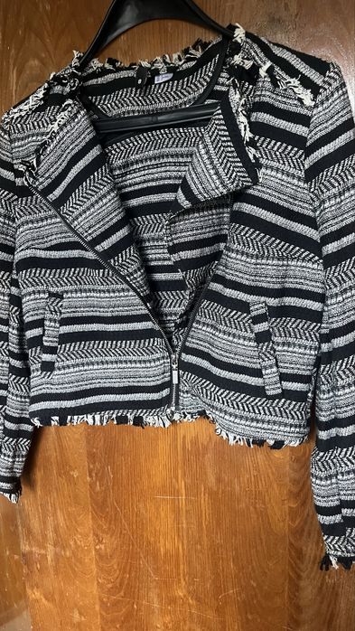 Разчистване на гардероб-елеци якета и др.