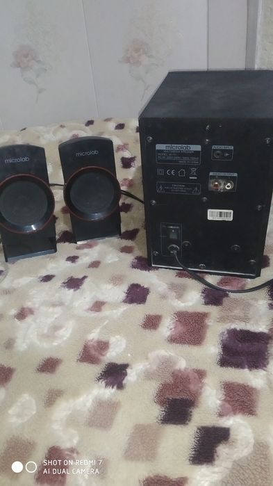 Самвуфер микролаб играет хорошо басс норм