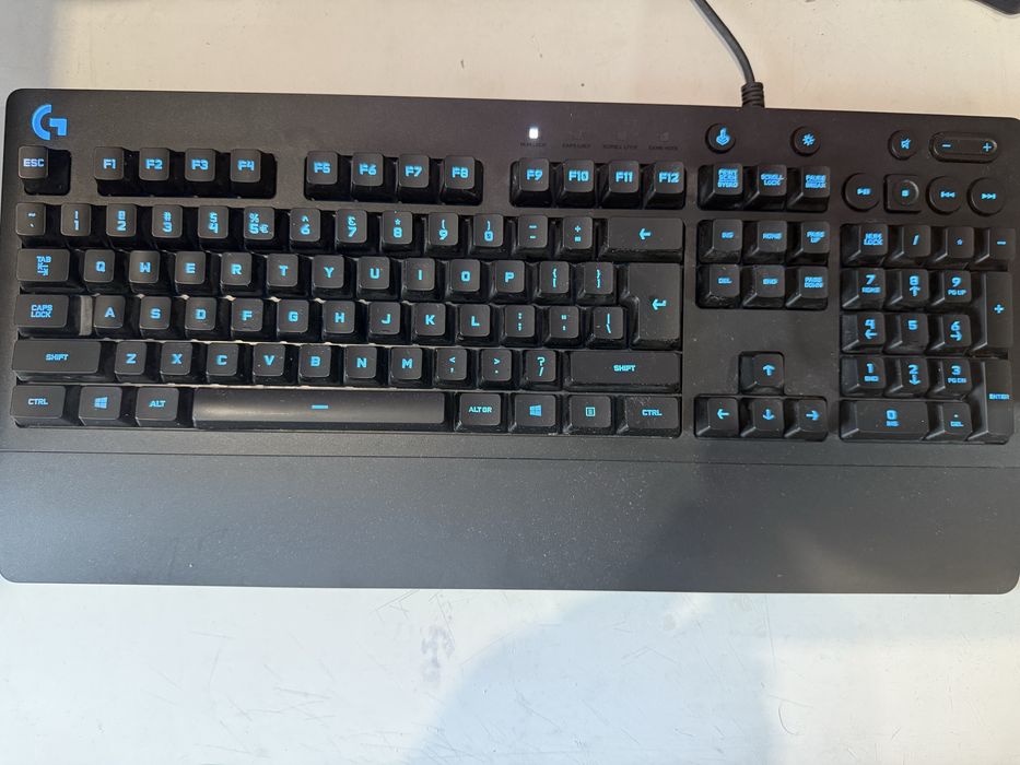 Продавам конфигурация и периферия