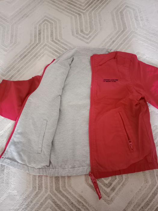 Продам ветровку Benetton