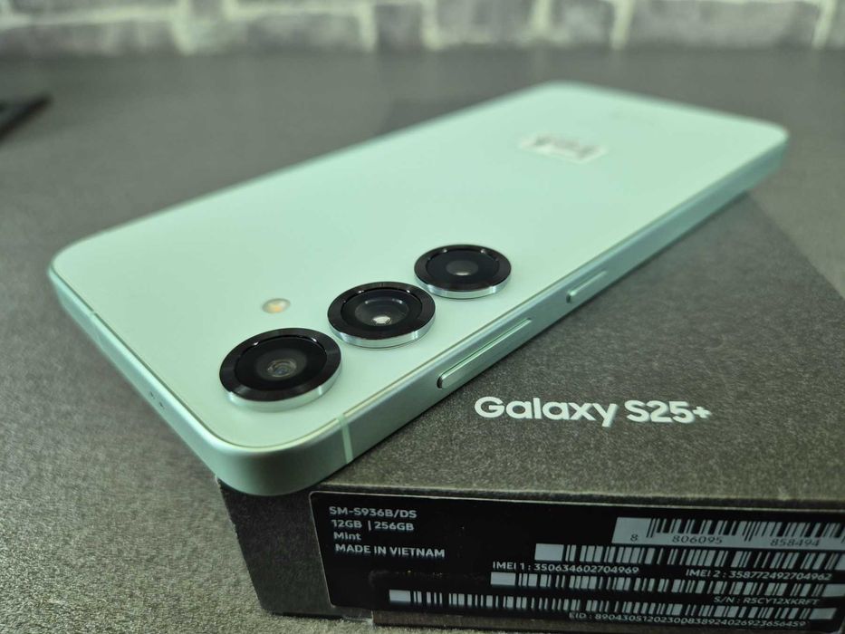 Samsung Galaxy S25+ НОВ