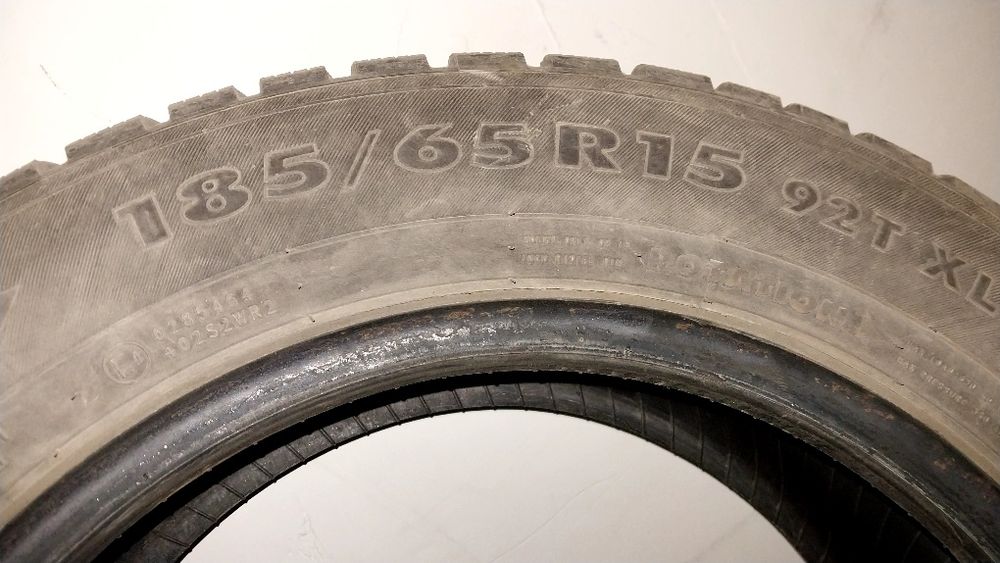 Зимние шины с шипами б/у