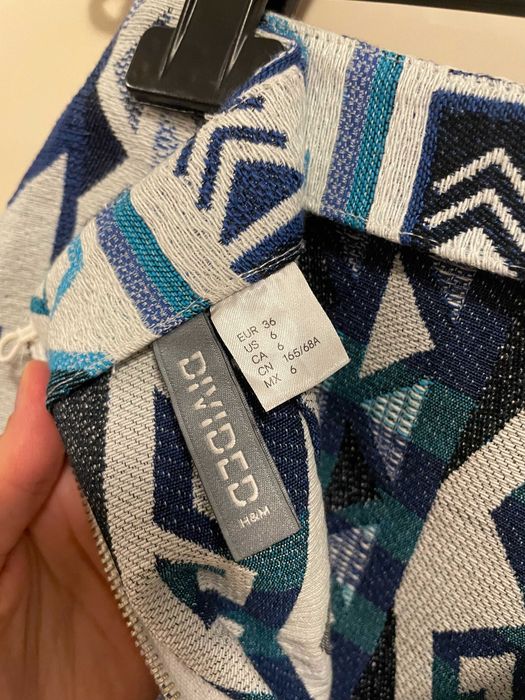 Fusta scurta H&M alba albastra 36 tesatura model aztec